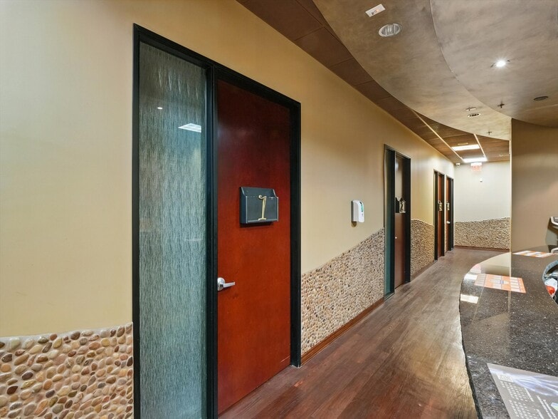 More Photos Of 16841 N 31st Ave, Phoenix Medical For Sale