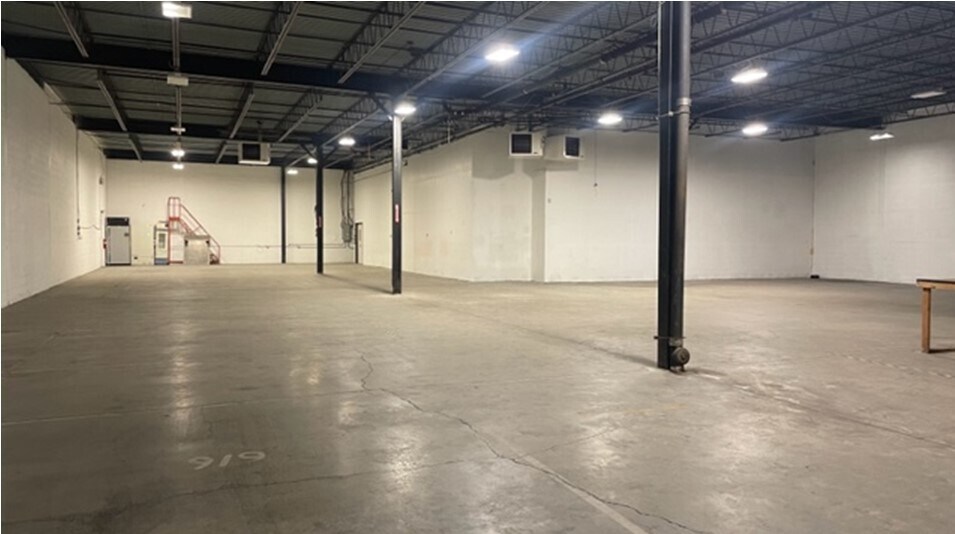 More Photos Of 180 Adams Ave, Hauppauge Flex For Lease