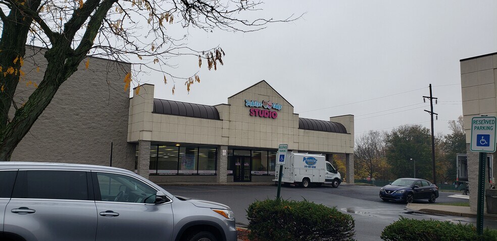 More Photos Of 105 Gateway Sq, Mechanicsburg Unknown For Lease