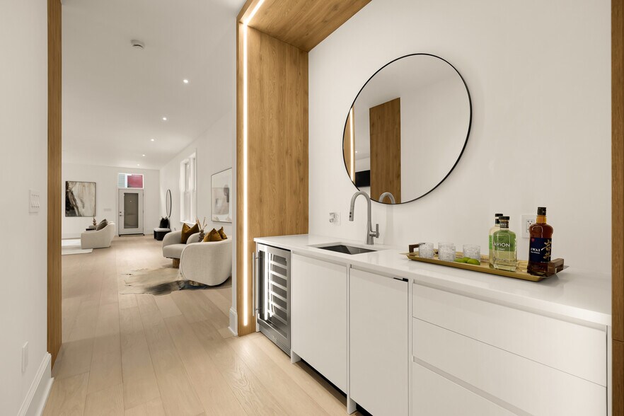 More Photos Of 329 8th St NE, Washington Office For Sale