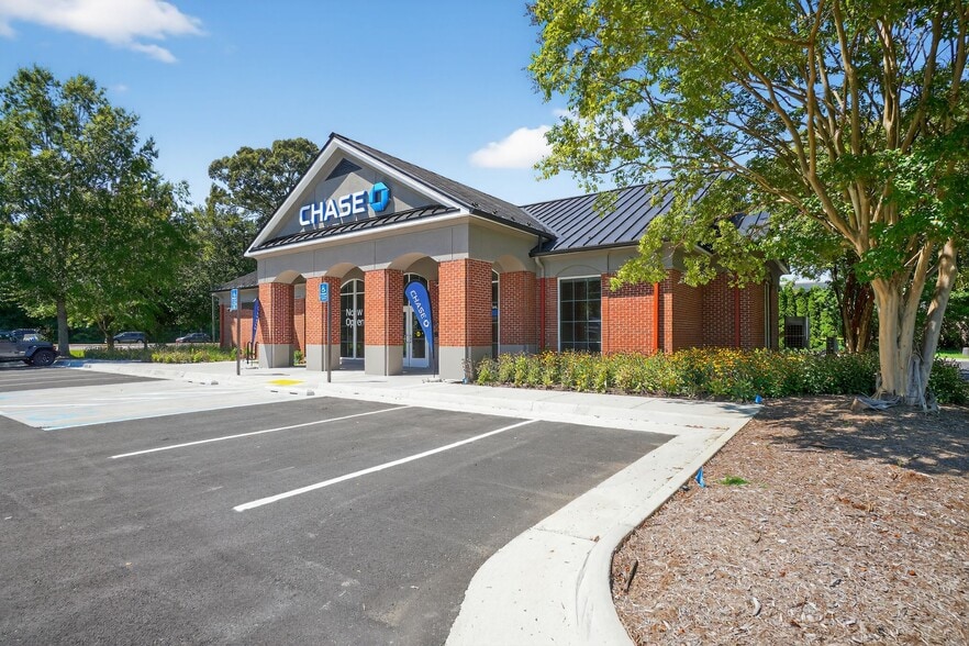 More Photos Of 6720 Mooretown Rd, Williamsburg Bank For Sale