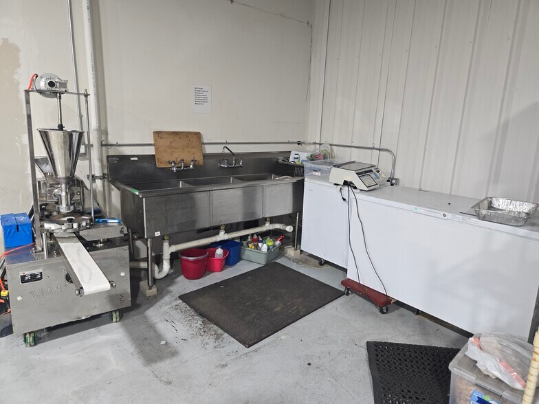 More Photos Of 60 E Wakea Ave, Kahului Warehouse For Lease