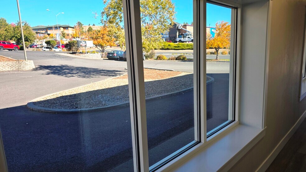 More Photos Of 2573 Campus Dr, Klamath Falls General Retail For Lease