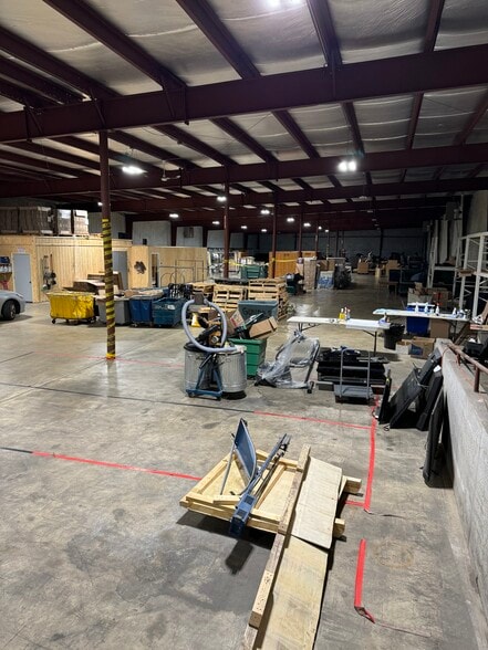 More Photos Of 526 N Commercial St, Neenah Warehouse For Lease