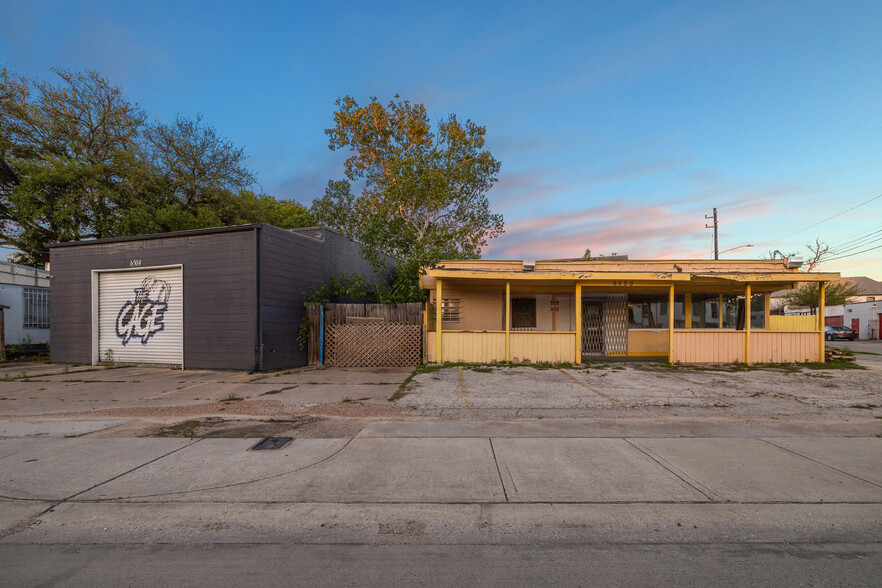 Primary Photo Of 6500 N Main St, Houston Bar For Sale