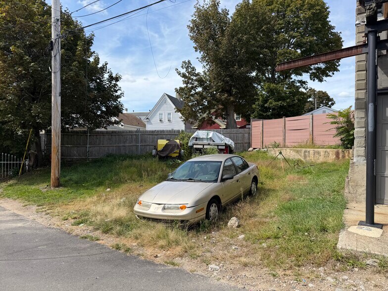 More Photos Of 314 Branch Ave, Providence Manufacturing For Lease