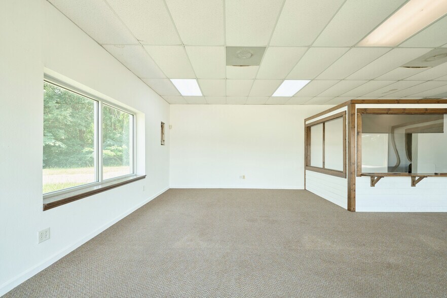 More Photos Of 182 S FM 356, Onalaska Office For Sale