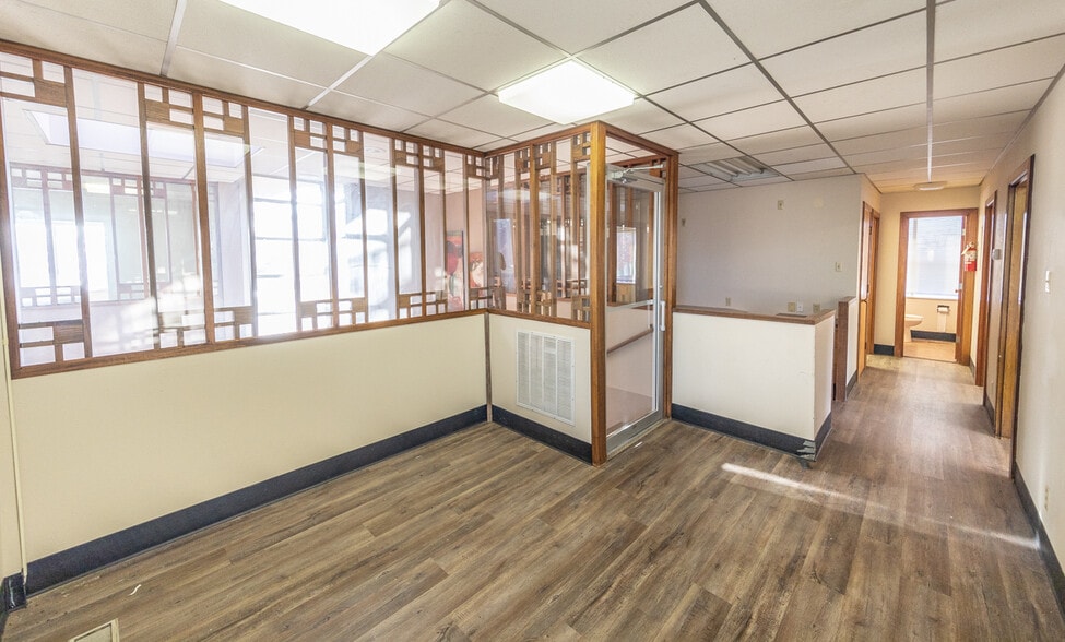 More Photos Of 5 Briercroft Office Park, Lubbock Office For Sale