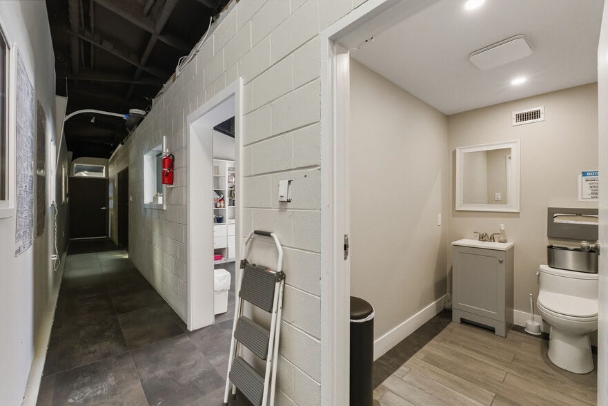 More Photos Of 3468 Hancock St, San Diego Warehouse For Sale