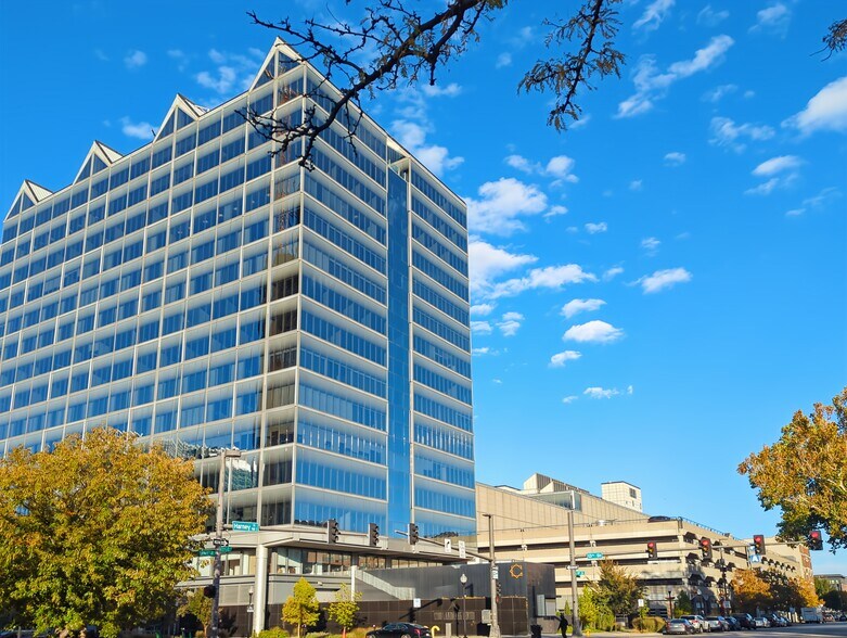 More Photos Of 1299 Farnam St, Omaha Coworking Space