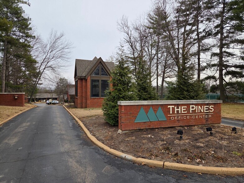More Photos Of 4 The Pines Ct, Saint Louis Office Residential For Sale