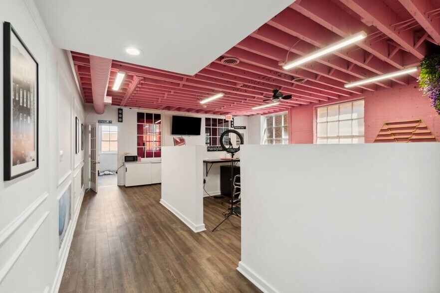 More Photos Of 519-521 N Charles St, Baltimore Office For Sale