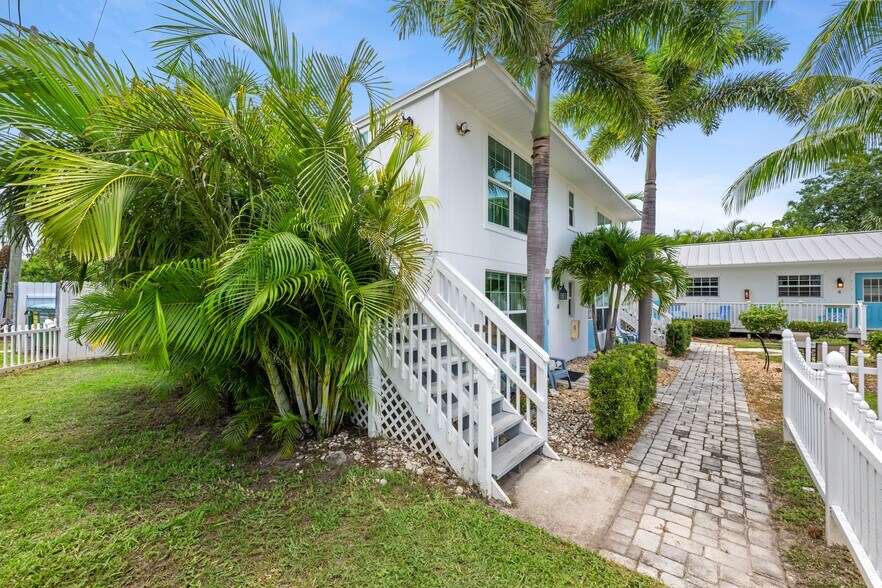 More Photos Of 2502 Tamarind Dr, Hutchinson Island Hotel For Sale