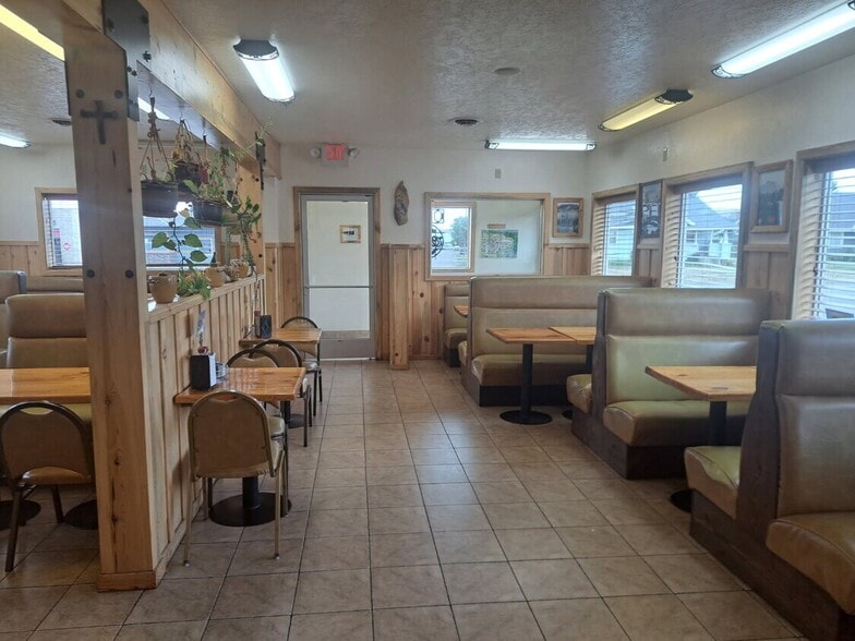 More Photos Of 500 W North St, Enterprise Restaurant For Sale