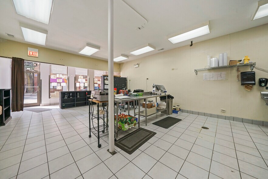 More Photos Of 907 N Damen Ave, Chicago Storefront Retail Residential For Lease