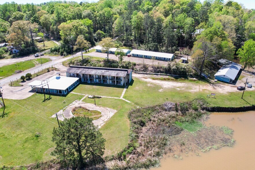 More Photos Of 1010 N Eufaula Ave, Eufaula Hotel For Sale