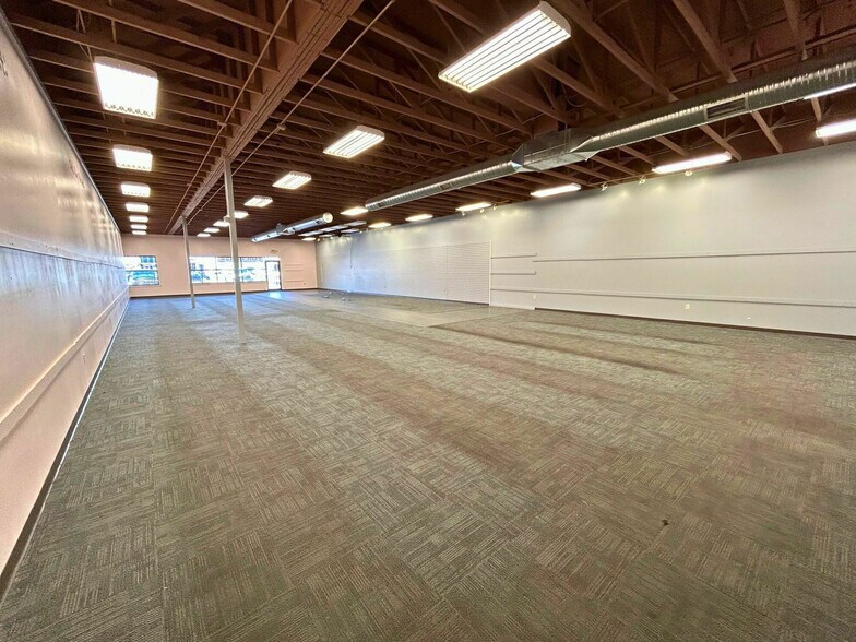 More Photos Of 1258 E Battlefield St, Springfield General Retail For Lease
