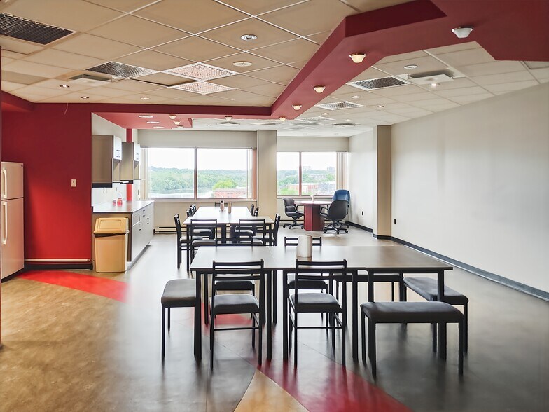 More Photos Of 455 St King, Sherbrooke Coworking Space