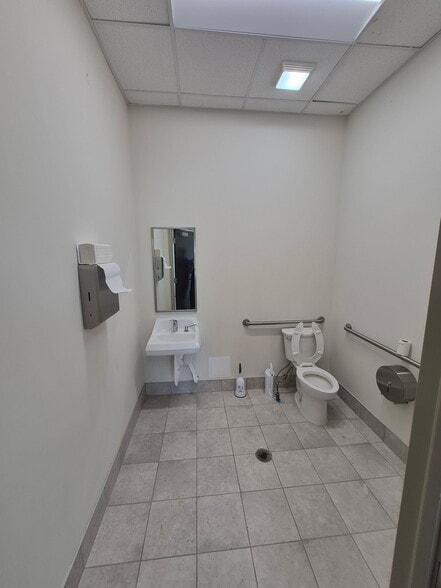 More Photos Of 5-13 Crosley Ln, Sebring Airplane Hangar For Lease