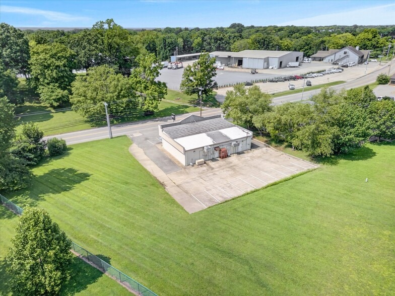 More Photos Of 2143a-2145 Old Ashland City Rd, Clarksville Freestanding For Lease