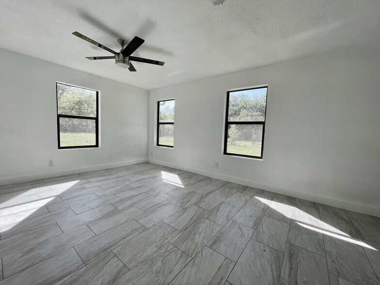 More Photos Of 4130 Williams Dr, Georgetown Loft Creative Space For Lease