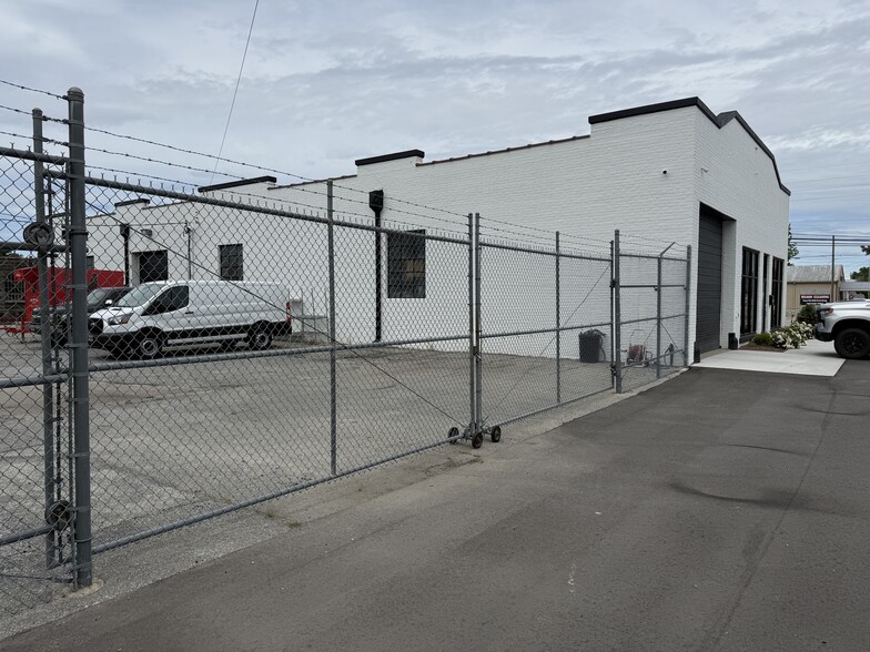 More Photos Of 424 Hackney Ave, Washington Industrial For Sale