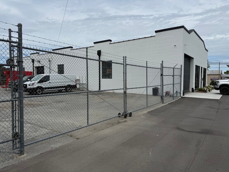 More Photos Of 424 Hackney Ave, Washington Industrial For Sale