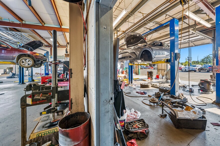More Photos Of 3311 Biddle Rd, Medford Auto Repair For Sale
