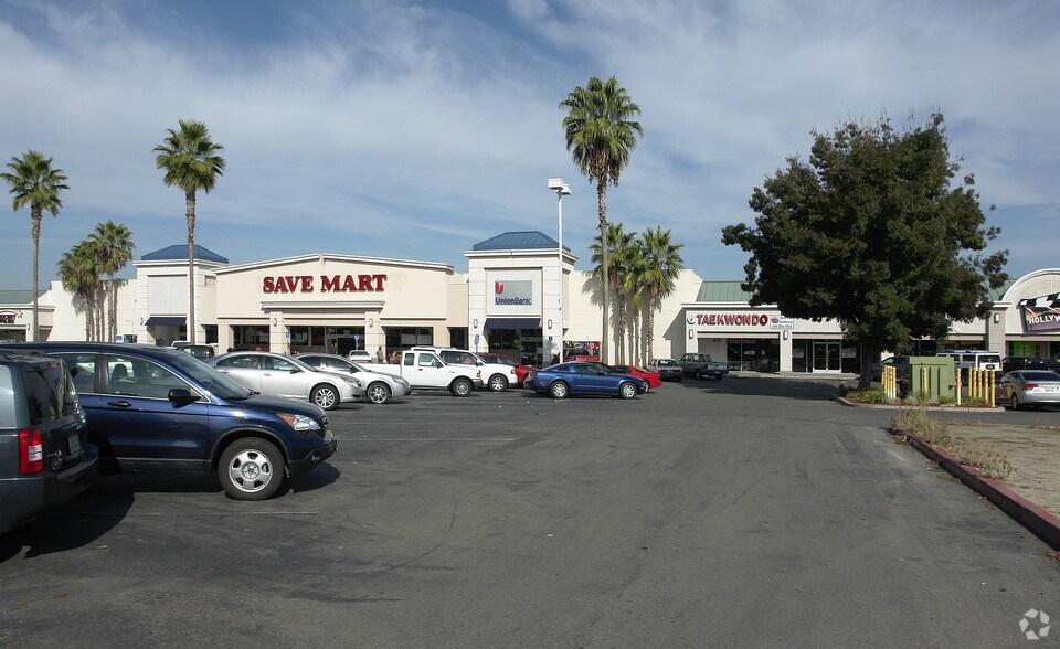 More Photos Of 1411-1431 W Yosemite Ave, Manteca General Retail For Lease