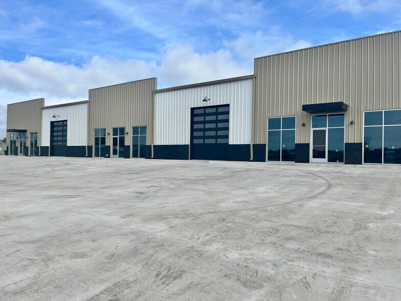 More Photos Of 9909 E Bankhead Hwy, Aledo Warehouse For Sale