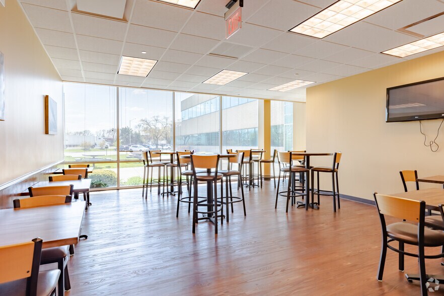 More Photos Of 1751-1771 W Diehl Rd, Naperville Unknown For Lease