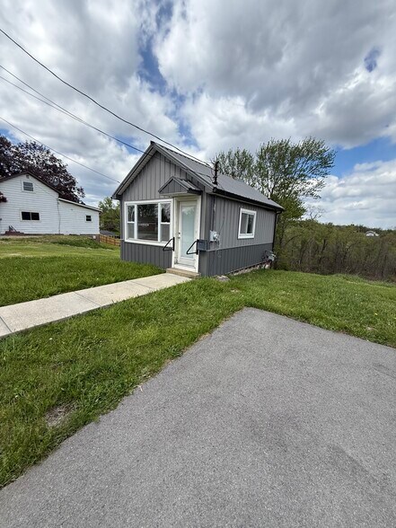 More Photos Of 111 Steubenville Pike, Burgettstown Office For Sale