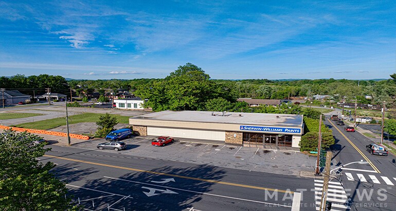 More Photos Of 320 S Main St, Hendersonville General Retail For Sale
