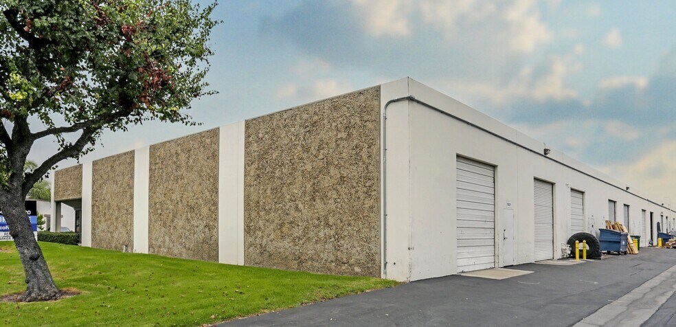 More Photos Of 1521-1539 W Orangewood Ave, Orange Unknown For Lease