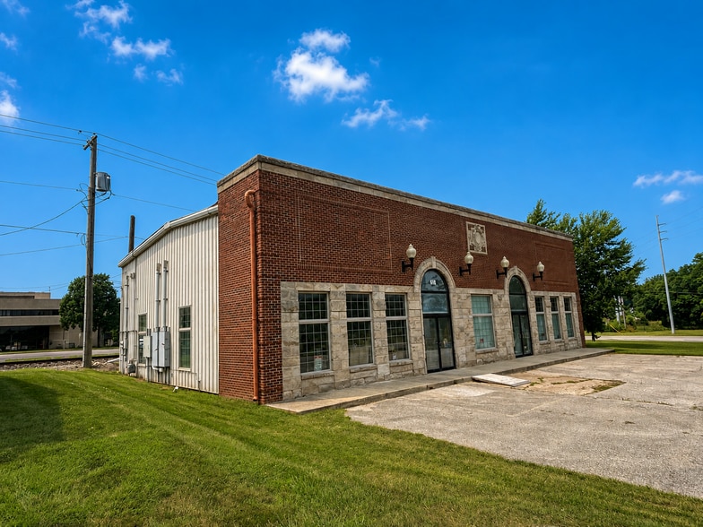 More Photos Of 418 E 3rd St, Marion Drugstore For Sale