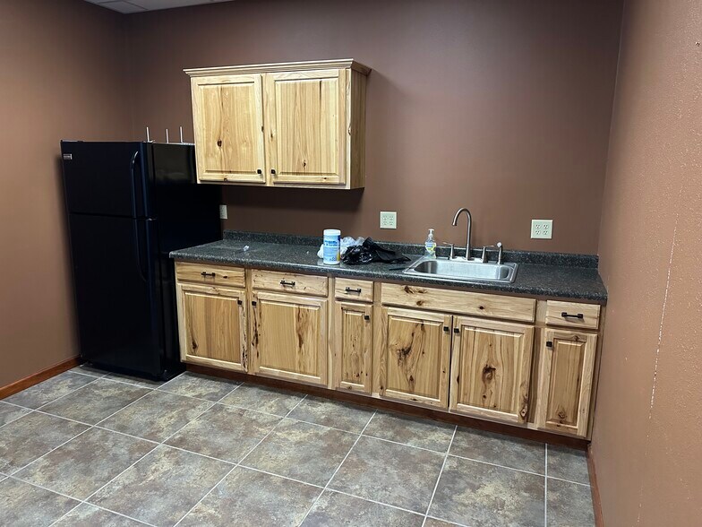 More Photos Of 7435 Kent Ave, Eau Claire Flex For Lease