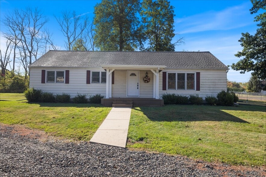 More Photos Of 563 Deep Run Rd, Perkasie Contractor Storage Yard For Sale