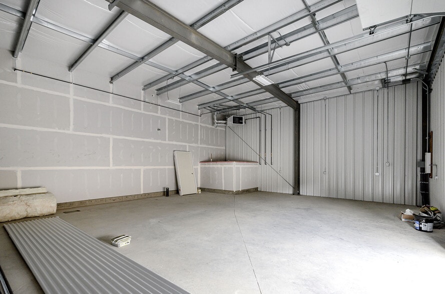 More Photos Of 240 Larkspur St, Kamloops Industrial For Sale