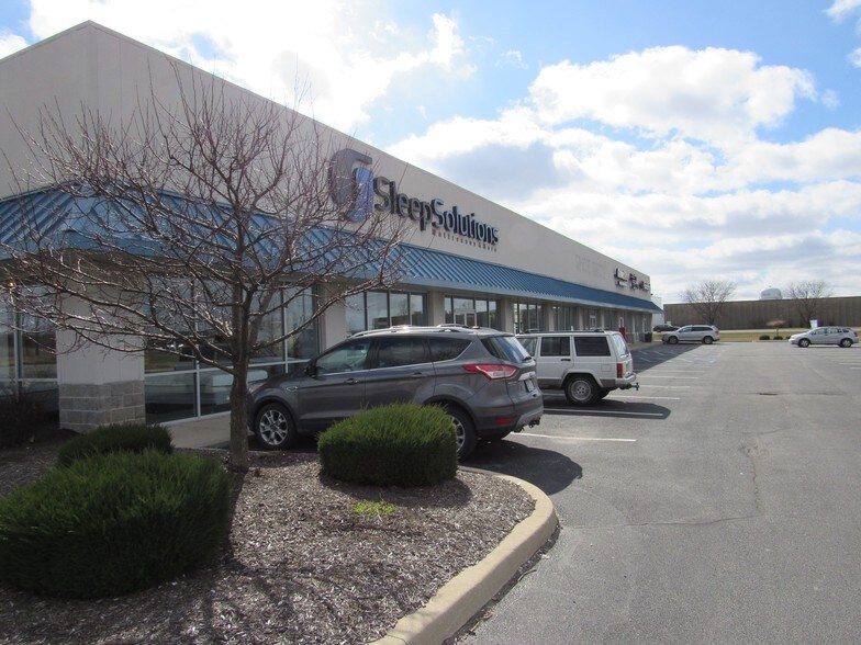 More Photos Of 2513-2521 E North St, Kendallville Storefront For Lease