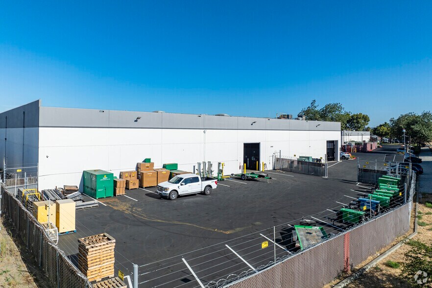 More Photos Of 1660-1678 Delta Ct, Hayward Warehouse For Lease