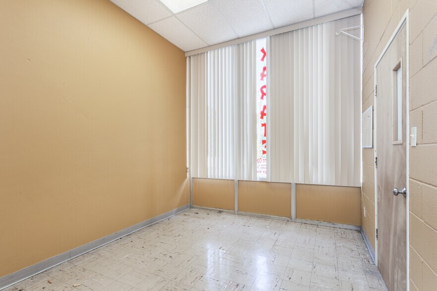 More Photos Of 100 Collinsville St, Whitesboro Light Manufacturing For Lease