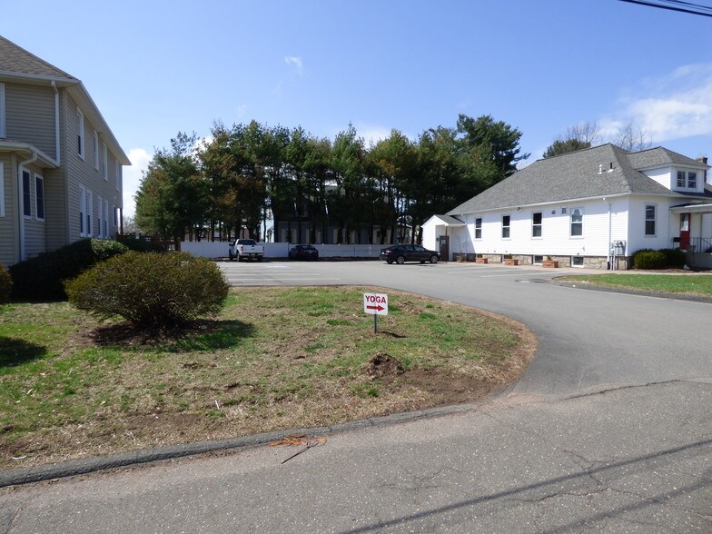 More Photos Of 25 Concord St, Glastonbury Office For Sale