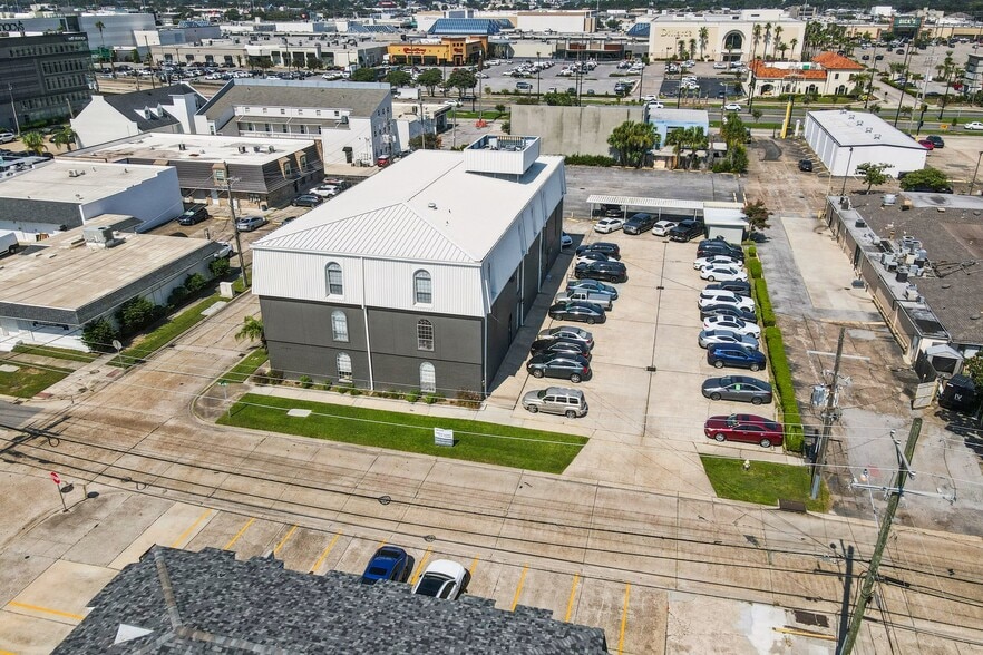 More Photos Of 3100 Ridgelake Dr, Metairie Office For Sale