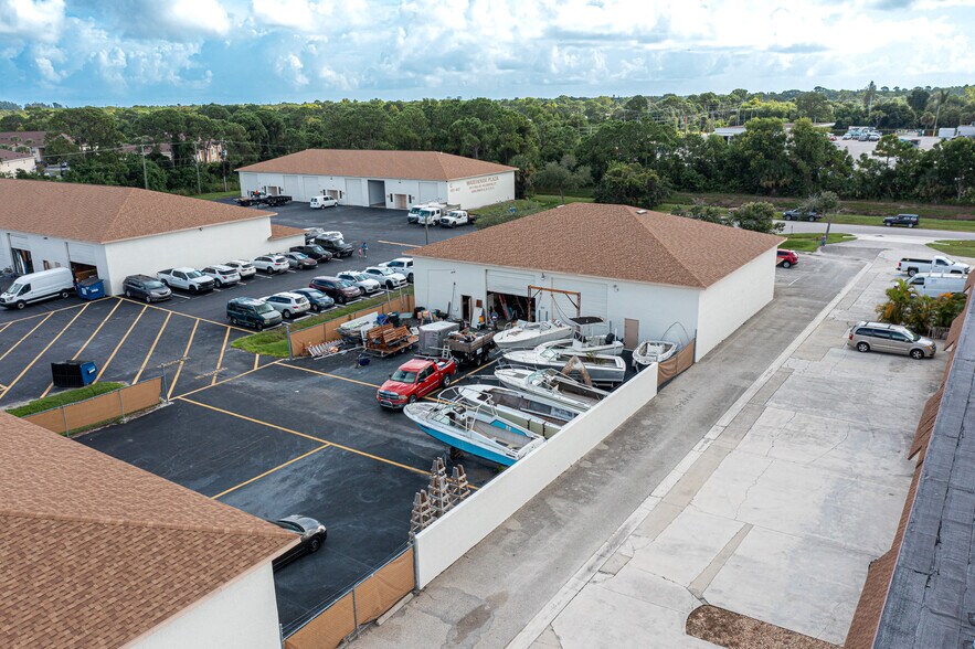 More Photos Of 1053 SE Holbrook Ct, Port Saint Lucie Warehouse For Lease