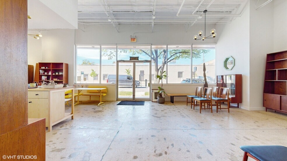 More Photos Of 3256 W Bryn Mawr Ave, Chicago General Retail For Lease