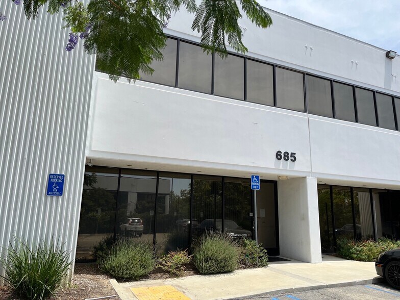 More Photos Of 685 E Cochran St, Simi Valley Flex For Sale