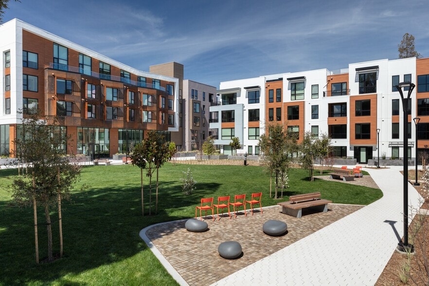 More Photos Of 2580-2590 California St, Mountain View Apartments For Lease