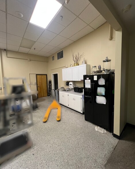 More Photos Of 200 China Grade Loop, Bakersfield Health Club For Lease