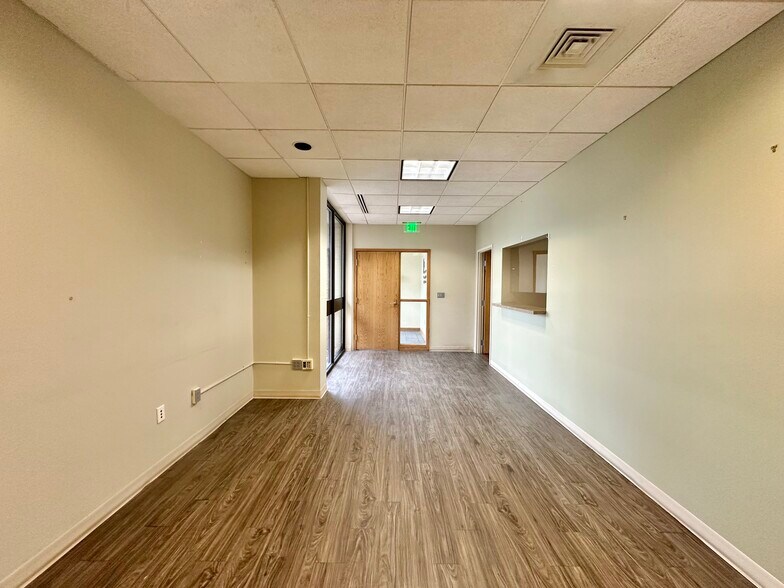More Photos Of 9711 Valparaiso Dr, Munster Medical For Lease