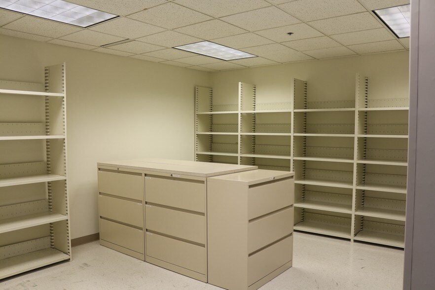 More Photos Of 3201 W White Oaks Dr, Springfield Office For Sale